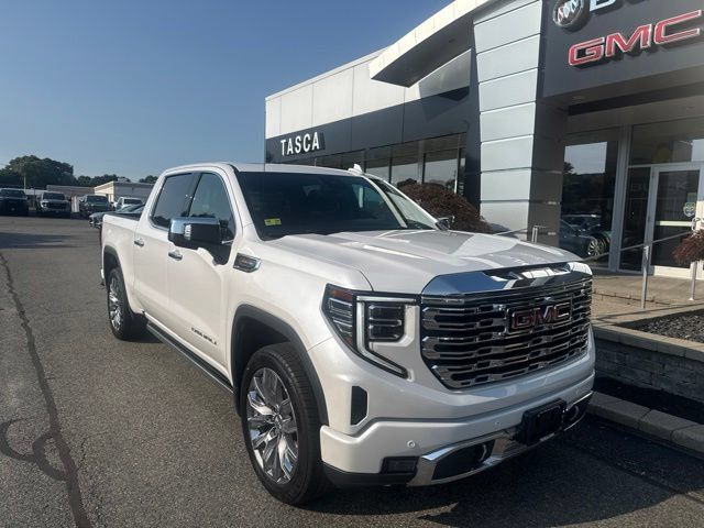 Used 2024 GMC Sierra 1500 Denali w/ Denali Reserve Package AWD/4WD image 1