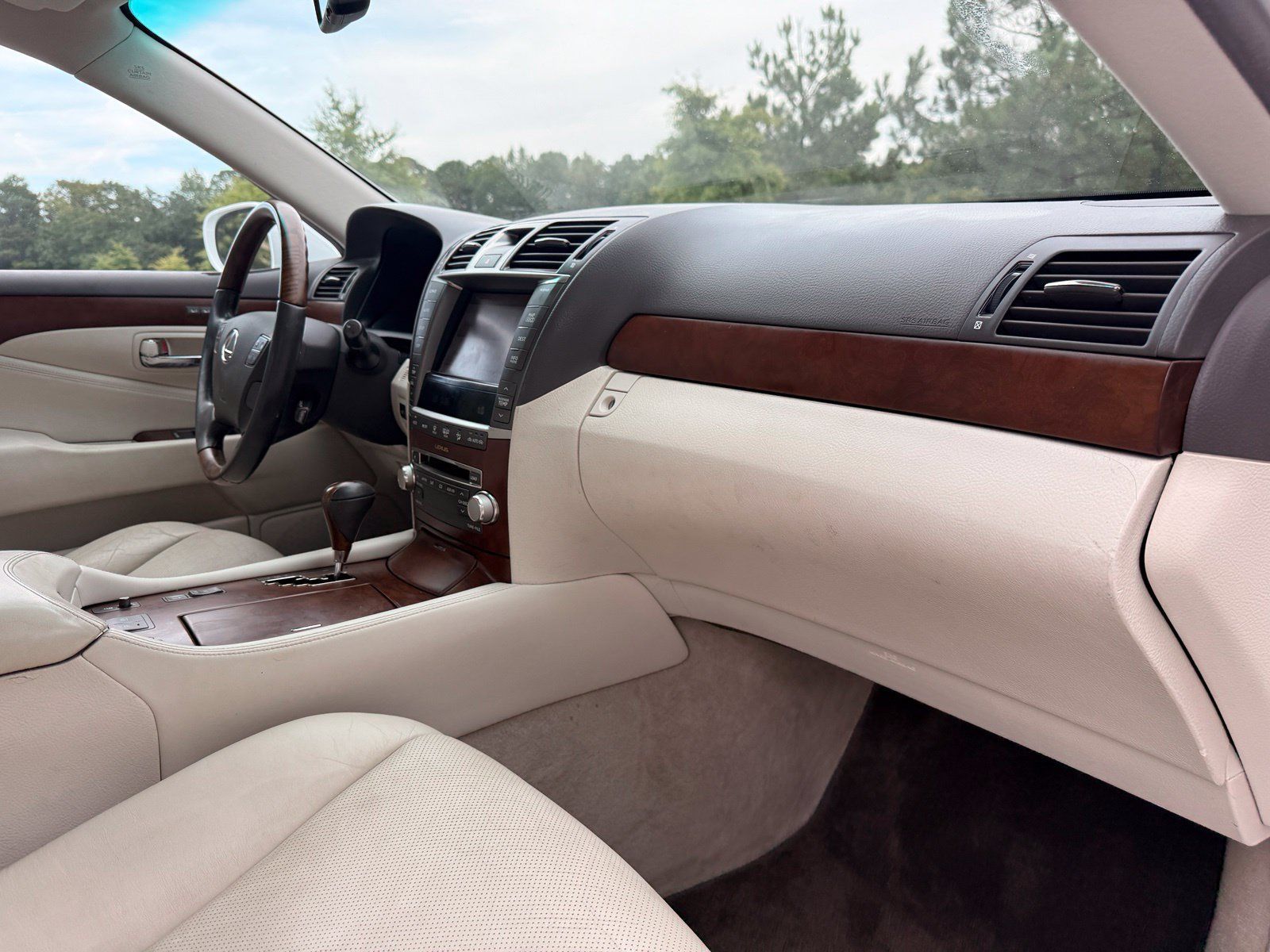 Used 2011 Lexus LS 460 w/ Comfort Pkg RWD image 24