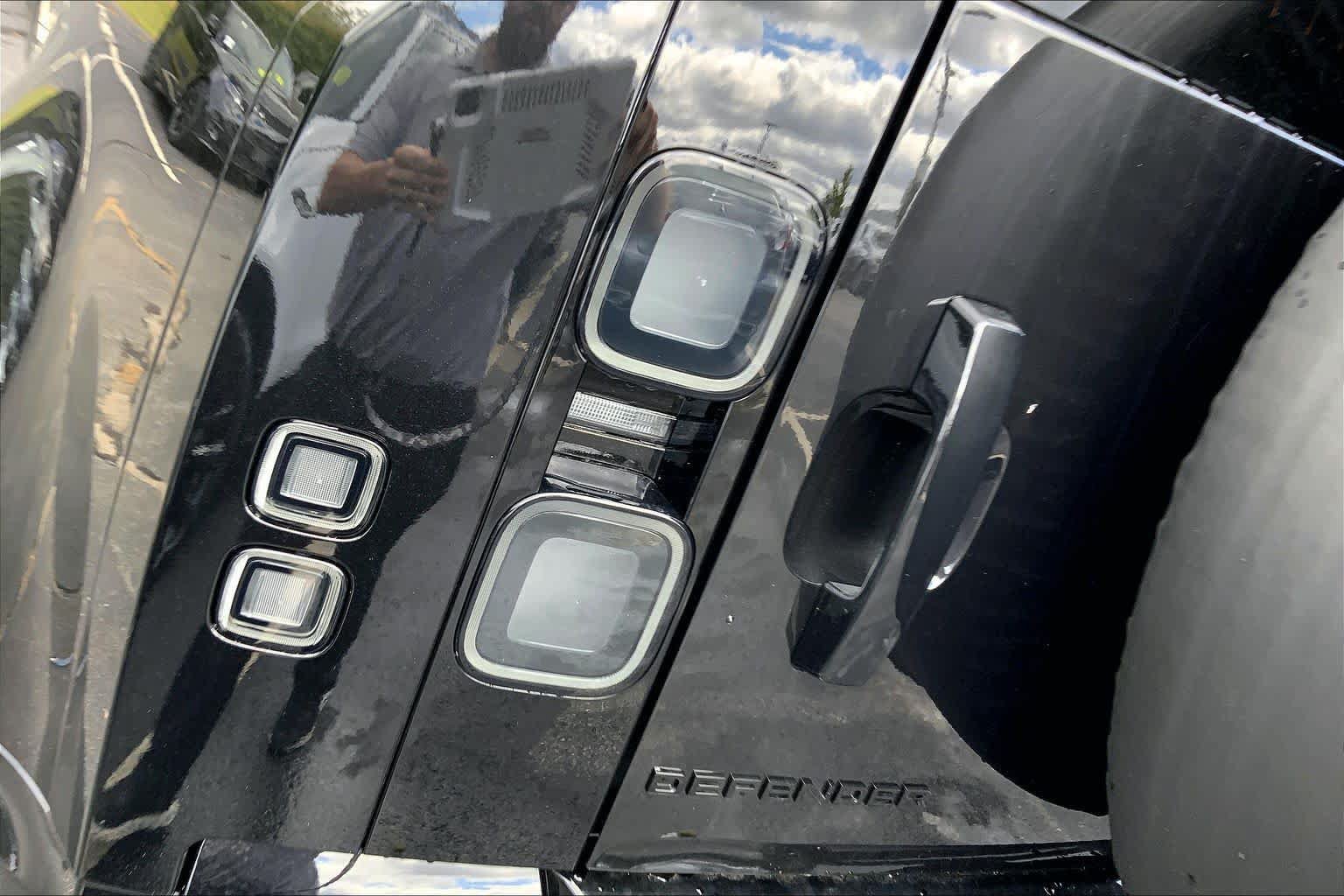 New 2026 Land Rover Defender 110 X-Dynamic SE AWD/4WD image 5