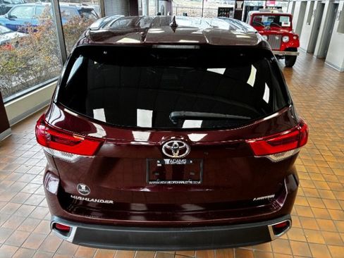 Used 2019 Toyota Highlander Limited FWD image 13
