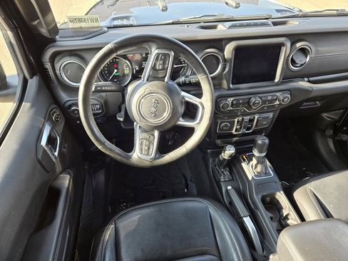 Used 2022 Jeep Wrangler Unlimited Sahara w/ Cold Weather Group image 12