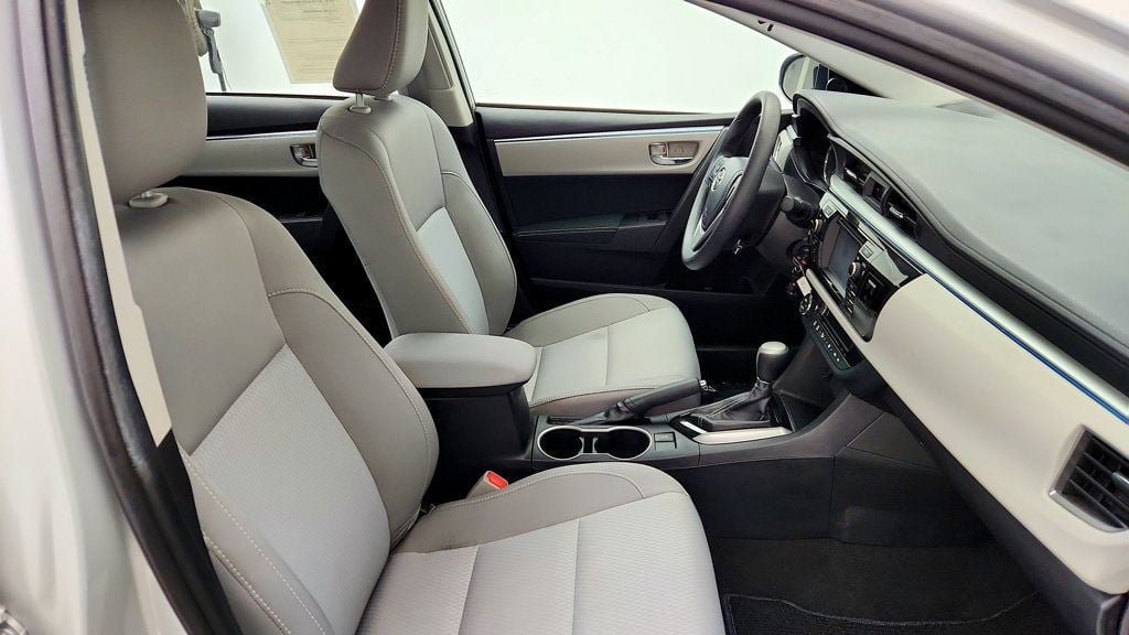Used 2016 Toyota Corolla LE FWD image 23
