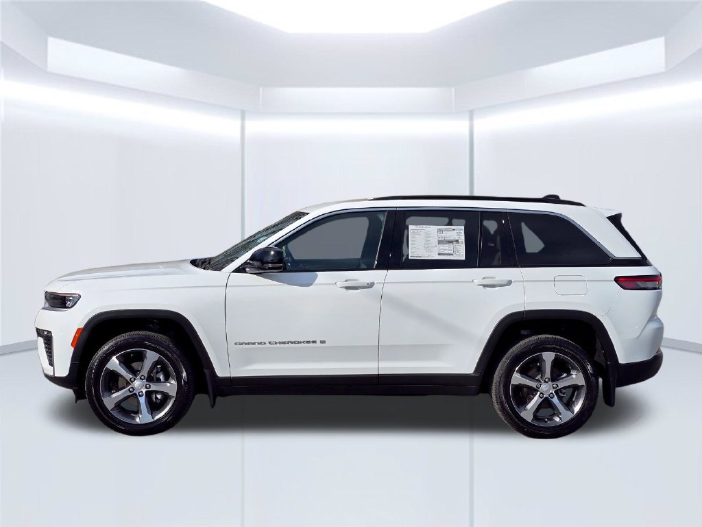 New 2026 Jeep Grand Cherokee Limited w/ Trailer Tow Package AWD/4WD image 15