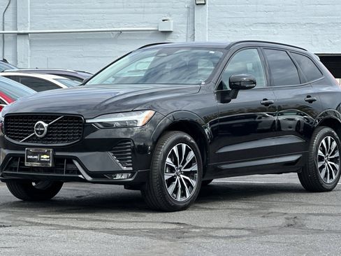 Used 2025 Volvo XC60 B5 Plus image 8