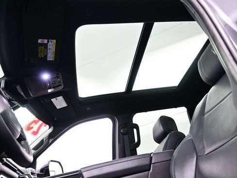Used 2025 Toyota Tundra Platinum AWD/4WD image 18