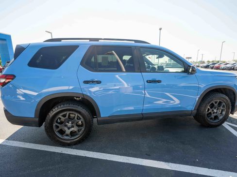 Used 2025 Honda Pilot TrailSport image 6