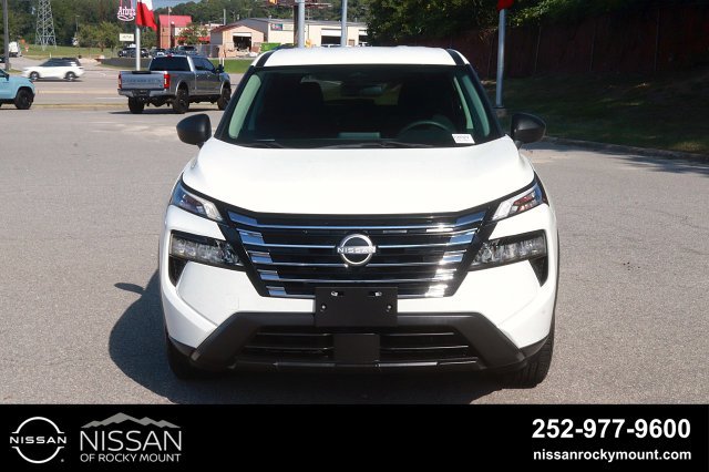 Used 2024 Nissan Rogue S AWD/4WD image 2