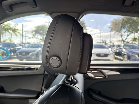 Used 2023 Porsche Macan Turbo image 17