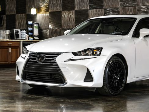 Used 2018 Lexus IS 300 w/ Comfort Package image 8