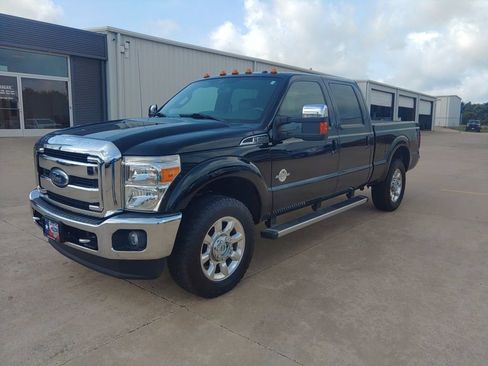 Used 2016 Ford F250 Lariat w/ Lariat Ultimate Package AWD/4WD image 2