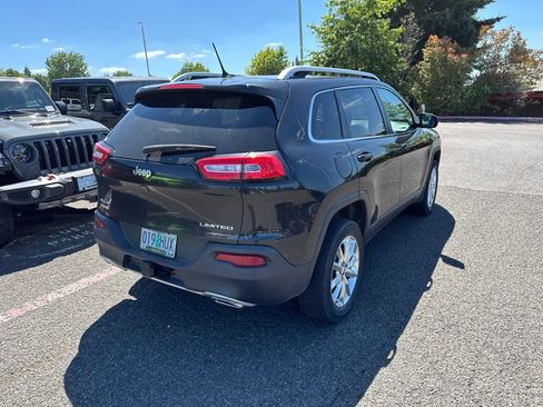 Used 2015 Jeep Cherokee Limited w/ Luxury Group AWD/4WD image 9