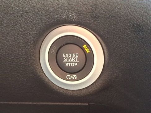 New 2026 Chrysler Pacifica Select image 15