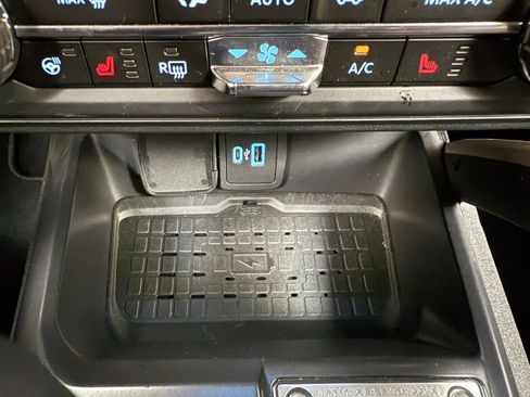 Used 2024 Ford Bronco Outer Banks image 32