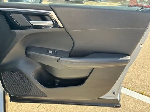 Used 2024 Mitsubishi Outlander SE FWD image 13