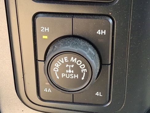 Used 2022 Ford F150 Lariat w/ Equipment Group 502A High image 22