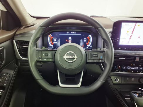 Used 2023 Nissan Rogue Platinum FWD image 15