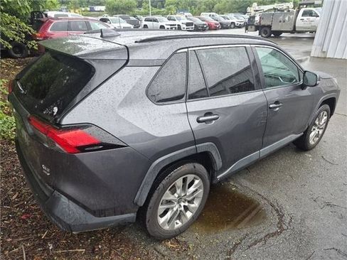 Used 2021 Toyota RAV4 XLE Premium AWD/4WD image 7