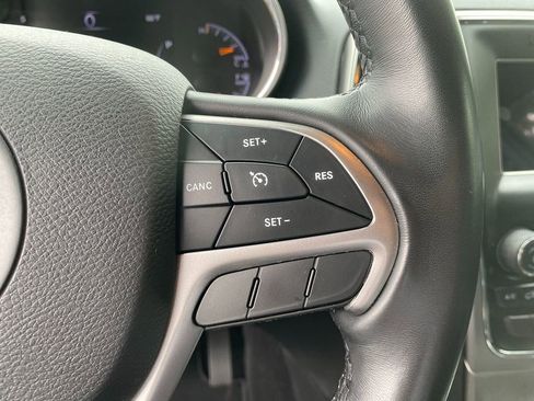 Used 2021 Jeep Grand Cherokee Laredo image 17