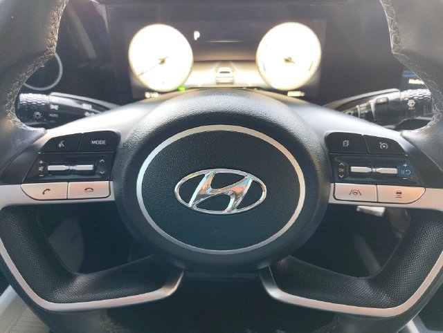 Used 2023 Hyundai Elantra Limited w/ Preferred Accessory Package FWD image 24