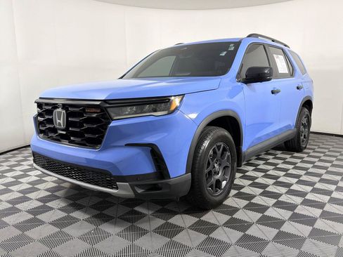 Used 2023 Honda Pilot TrailSport image 3