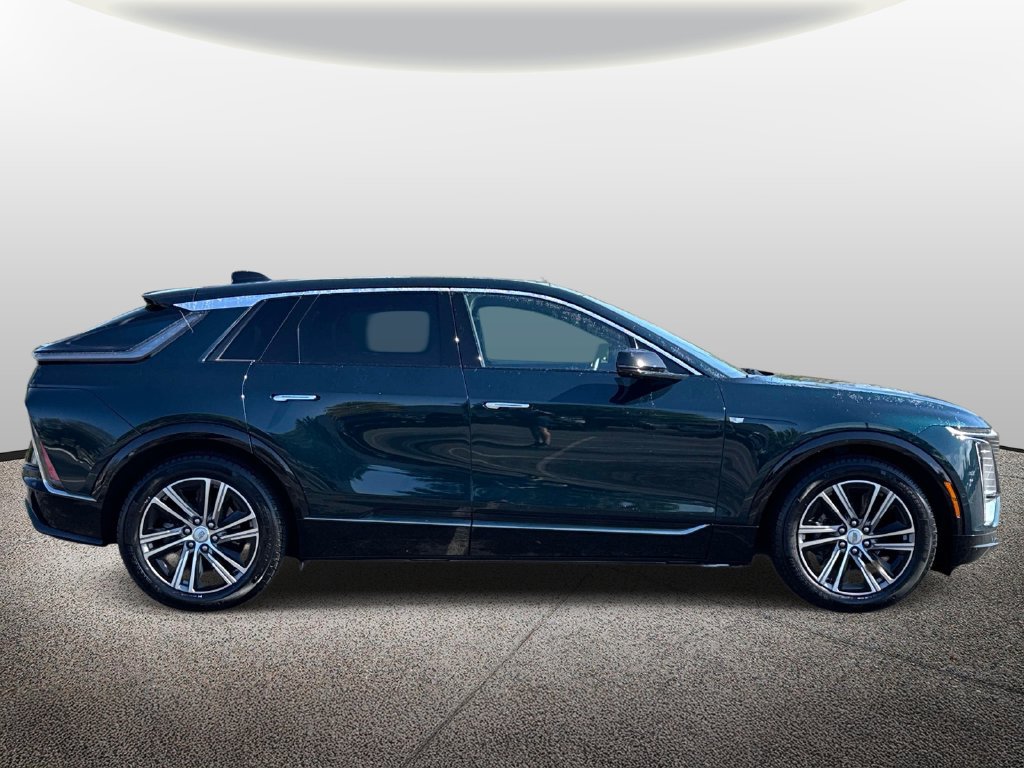 Used 2024 Cadillac Lyriq Luxury AWD/4WD image 4