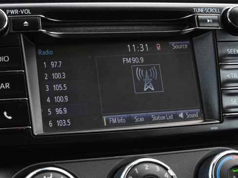 Used 2017 Toyota RAV4 LE image 12