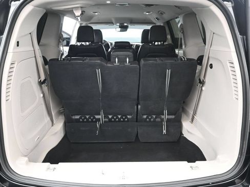 Used 2022 Chrysler Pacifica Touring-L w/ Uconnect Theater Family Group FWD image 32