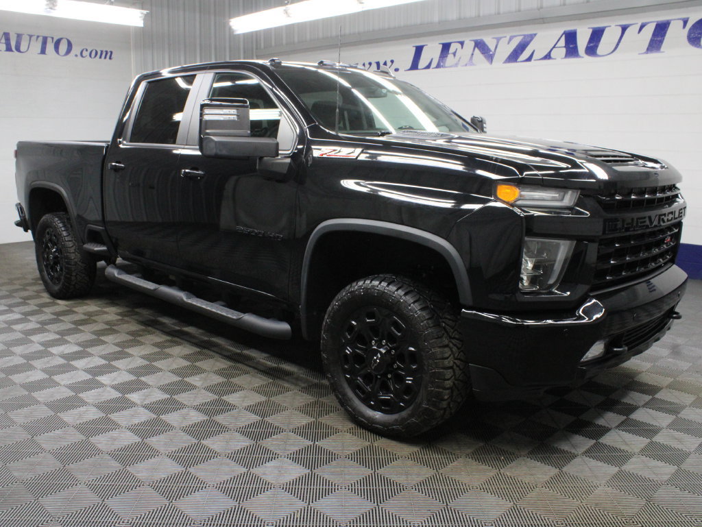 Used 2022 Chevrolet Silverado 2500 LT w/ Midnight Edition AWD/4WD image 3