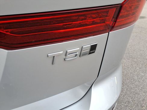 Used 2020 Volvo XC60 T5 Inscription w/ Protection Package image 6