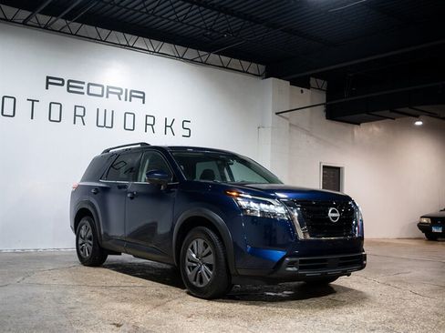 Used 2025 Nissan Pathfinder SV AWD/4WD image 2