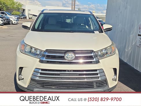 Used 2017 Toyota Highlander Limited Platinum AWD/4WD image 2