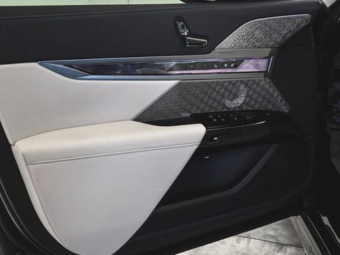 Used 2024 BMW i7 M70 w/ Executive Package image 8