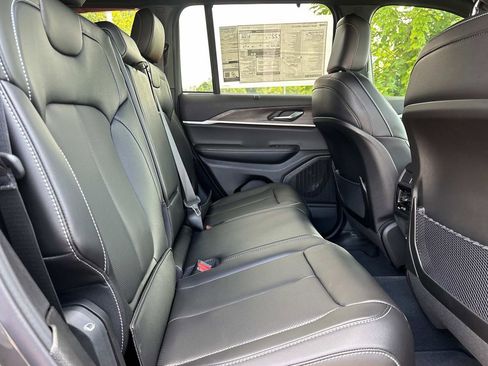 New 2025 Jeep Grand Cherokee Limited w/ Luxury Tech Group II image 34