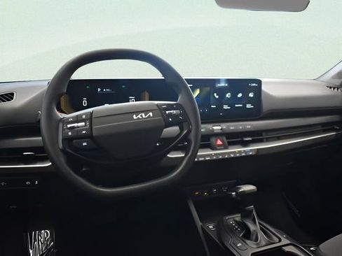 Used 2025 Kia K4 image 23