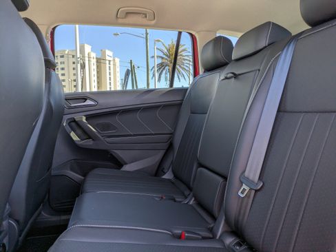 Certified 2023 Volkswagen Tiguan SE image 14