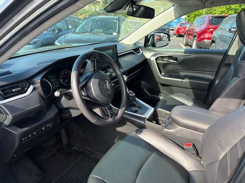 Certified 2022 Toyota RAV4 XLE Premium AWD/4WD image 21