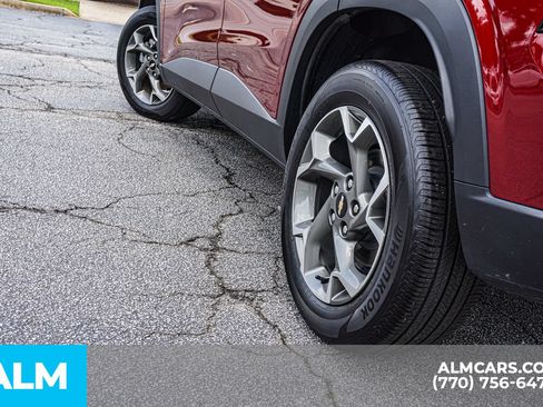 Used 2025 Chevrolet Trax LT w/ LT Convenience Package FWD image 14