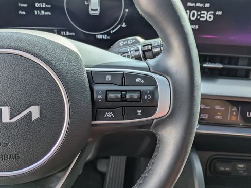 Used 2025 Kia Sportage SX image 22