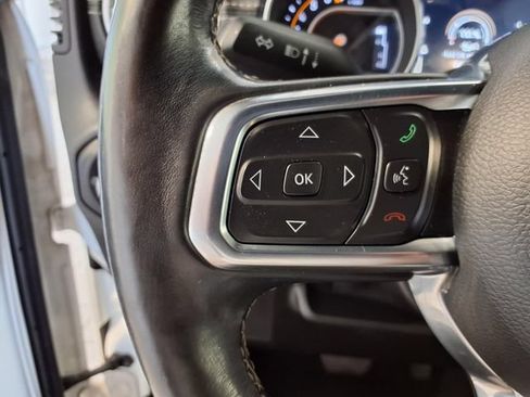 Used 2019 Jeep Wrangler Unlimited Sahara AWD/4WD image 8