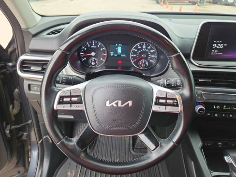 Used 2022 Kia Telluride LX FWD image 19