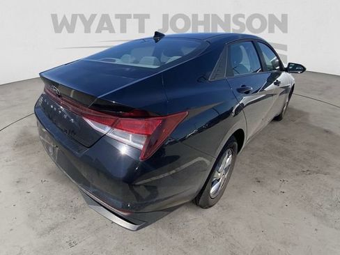 Used 2023 Hyundai Elantra SE FWD image 9