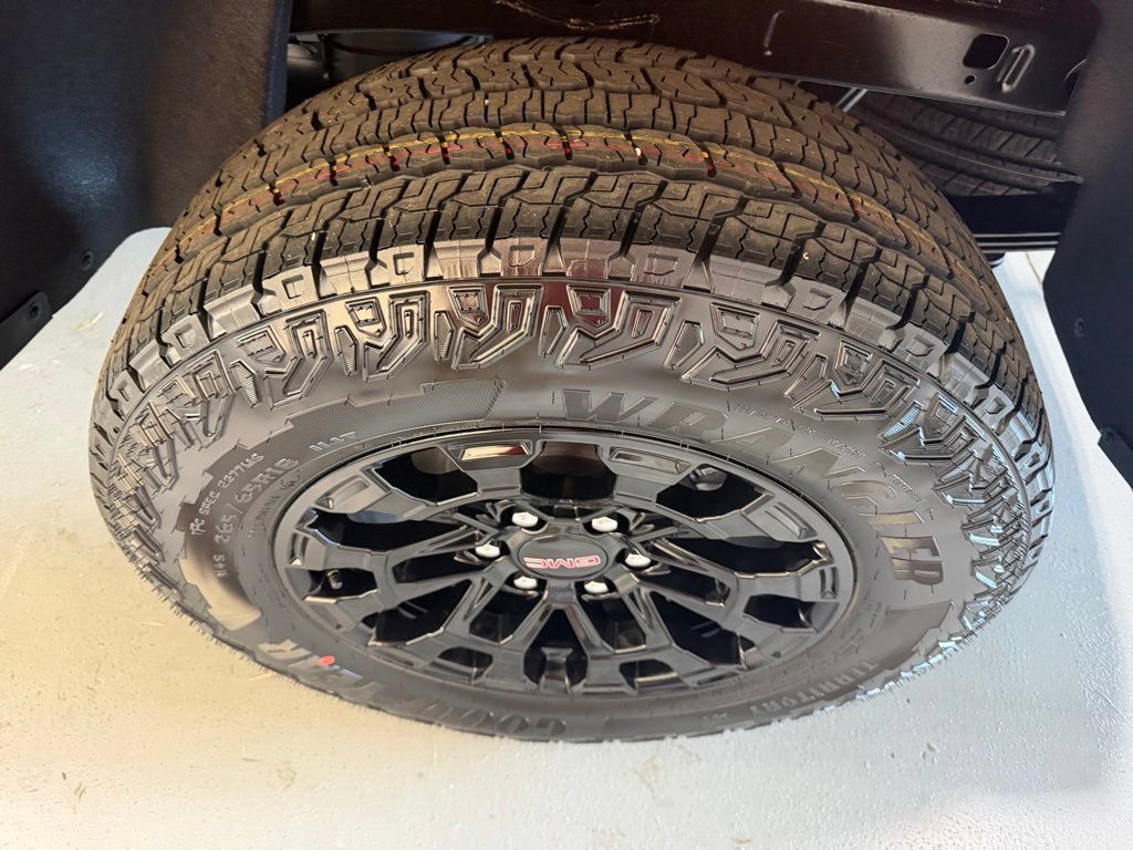 New 2026 GMC Canyon Elevation RWD image 6