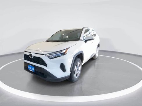 Used 2025 Toyota RAV4 XLE AWD/4WD image 4