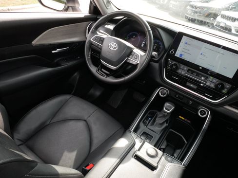 Used 2025 Toyota Grand Highlander AWD Hybrid image 9