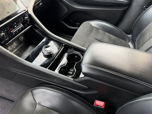 Used 2023 Jeep Grand Cherokee Altitude image 31