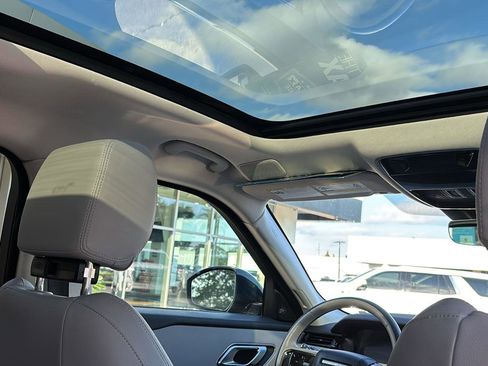 Used 2025 Land Rover Range Rover Velar Dynamic SE image 24