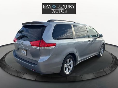Used 2012 Toyota Sienna LE image 6