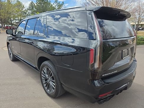 Used 2023 Cadillac Escalade ESV V image 4