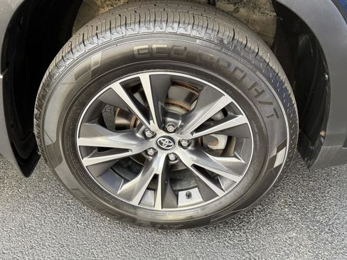Used 2019 Toyota Highlander LE AWD/4WD image 25