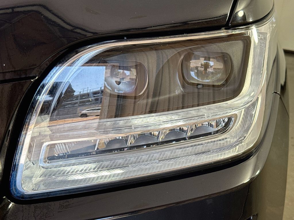 Used 2021 Lincoln Navigator L Reserve AWD/4WD image 41